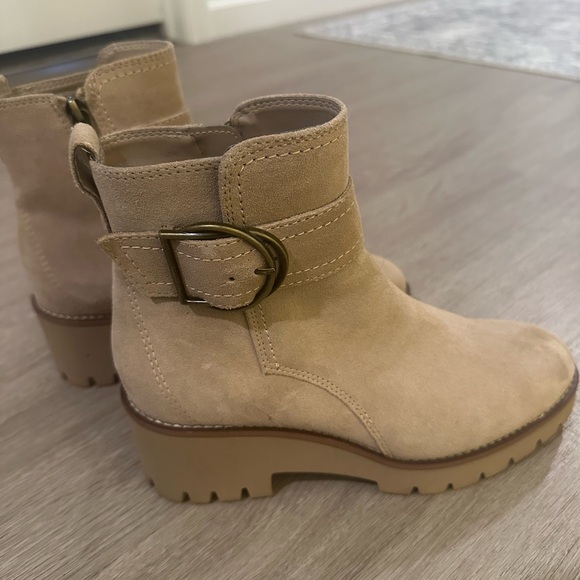 Blondo Waterproof Boots with Buckle Detail size 7 - Picture 3 of 7